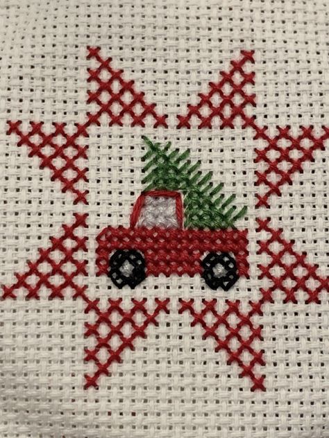 Mini Christmas Cross Stitch Patterns Free, Mini Christmas Cross Stitch Patterns, Small Cross Stitch Patterns Free Minis, Cross Stitch Christmas Patterns, Embroidery Floss Projects, Christmas Cross Stitch Alphabet, Christmas Cross Stitch Patterns Free, Holiday Cross Stitch Patterns, Santa Cross Stitch