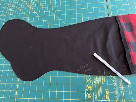 How to Make a Homemade Lined Christmas Stocking - Create Whimsy Diy Stockings Pattern, Easy Diy Stockings, Christmas Stocking Tutorial, Simple Stocking, Stocking Tutorial, Diy Stockings, Interfacing Sewing, Custom Stocking, Machines Fabric