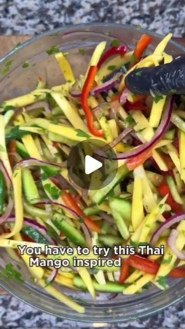 Simple Salad Recipes, Thai Mango, Flat Belly Foods, Thai Chili, Mortar Pestle, Persian Cucumber, Mango Salad, Raw Vegetables, Chili Oil