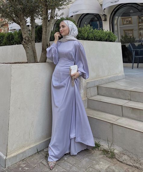 Prom Dress Long Sleeve Modest, Long Sleeves Graduation Dresses, Purple Satin Dress Hijab, Modest Dresses For Graduation, Prom Dress For Hijabi Girl, Grad Dresses For Hijabis, Modest Graduation Dress Hijab, Satin Dresses Modest, Formal Dresses Hijab