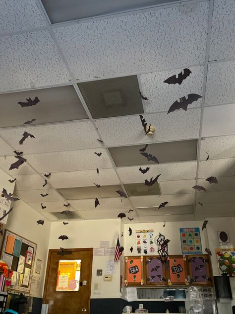 Halloween Decorations For A Classroom, Halloween Classroom Ceiling Decorations, Halloween Decorations In School, Office Halloween Decorations Diy, Classroom Halloween Decorations Wall, Fall Classroom Ceiling Decorations, Halloween Theme Classroom Decorations, Halloween Decorations Preschool Classroom, Halloween Class Decoration Ideas