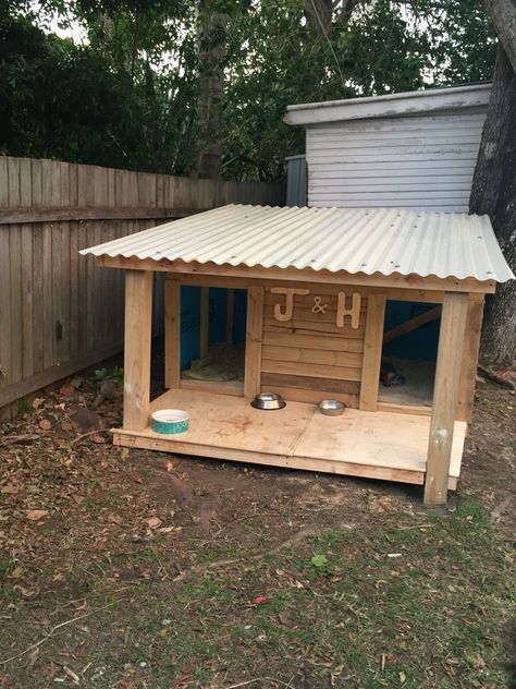 Insulated Dog Kennel Diy, Two Dog Dog House, Insulated Pallet Dog House Diy, Diy Double Dog House Outdoor, Two Dog House Outdoor, Diy Dog House For Large Dogs, 2 Dog Dog House, Diy Dog House With Porch, Dog Kennel Pallets Diy