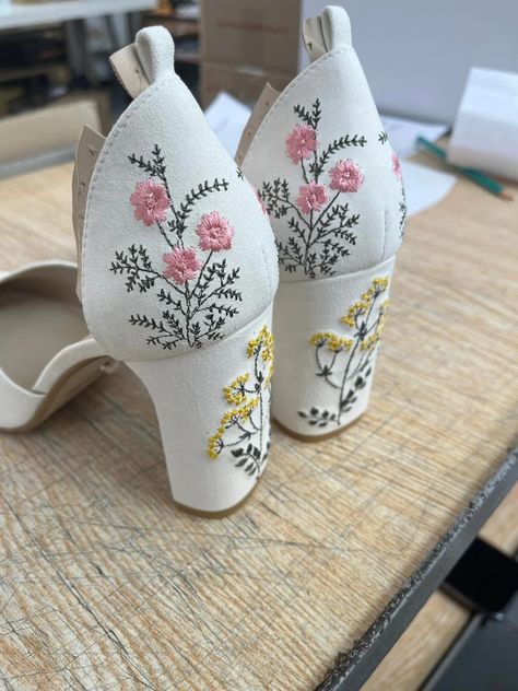 Custom Embroidery / Custom Color of Embroidery / Change of - Etsy Ukraine Embroidered Wedding Shoes, Embroidered Heels, Embroidery Wedding, Prom Dress Inspiration, Embroidered Wedding, Womens Wedding Shoes, Dress Inspiration, Custom Embroidery, Floral Embroidery