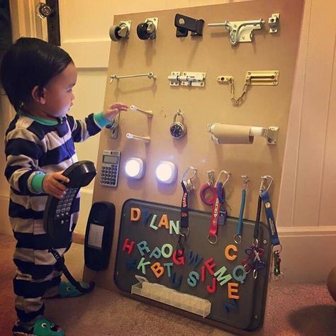 what an awesome idea for kids! I wish I'd have thought of it when my kids were still this little! Dang! Baby Zintuiglijk, Toddler Activity Board, Busy Boards For Toddlers, Diy Bebe, Sensory Boards, Homemade Toys, Cool Baby, Activity Board, Busy Board