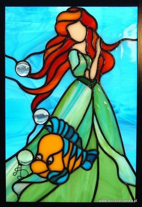 Disney Stained Glass Patterns, Disney Stained Glass Art, Stained Glass Disney, Tiffany Vitray, Disney Stained Glass, Stained Glass Quilt, Diy Key, Disney Paintings, Glass Painting Designs