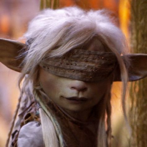 Dark Crystal Deet Fan Art, Deethra Dark Crystal, Gelfling Aesthetic, Gelfling Cosplay, Dark Crystal Fanart, Identity Mindmap, The Dark Crystal Age Of Resistance, Dream Dark, Reflection Art