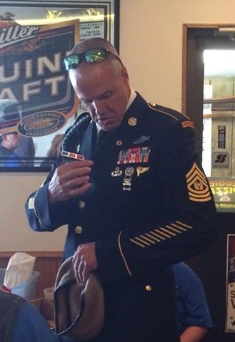 156070_10203909911680702_7681799506229384477_n Army Dress Uniform, Stolen Valor, America Quotes, Army Dress, Army Ranger, Army Rangers, Star Family, Calendar Organization, Daily Calendar