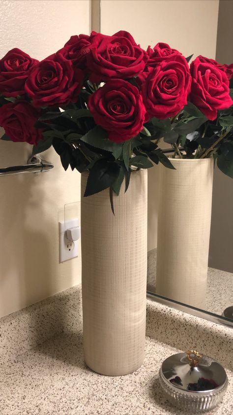 Vase of red roses for bathroom decor. Vase thrifted. Roses Amazon 🌹 Red Rose Decor Bedroom, Rose Themed Bathroom, Red Rose Bedroom Ideas, Fake Roses Decor, Red House Decor, Kitchen Gold Accents, Spring Bathroom Decor Ideas, Tan Cabinets, Summer Bathroom Decor