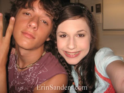 matthew underwood logan reese erin sanders quinn pensky Matthew Underwood, Zoey 101, Erin Sanders, Picture Picture, Group Picture, Photo Photo, Sanders, Keyboard