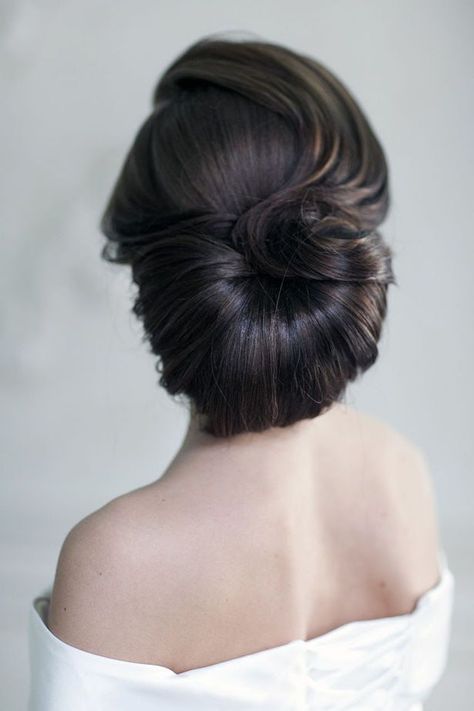 Hairstyles Feminine, Classic Updo Hairstyles, Vintage Wedding Hairstyles, African Wedding Hairstyles, Sanggul Modern, Chignon Updo, Retro Wedding Hair, Classic Wedding Hair, Classic Updo