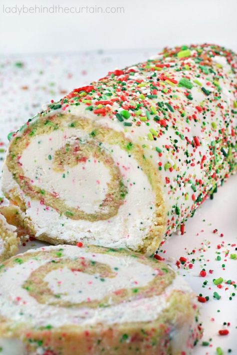 White Christmas Vanilla Swiss Cake Roll Christmas Vanilla Roll Cake, Christmas Roll Cake, Vanilla Roll Cake, Roll Cake Recipe Vanilla, Vanilla Christmas, Swiss Cake, Christmas Desserts Party, Cake Roll Recipes, Dessert Party