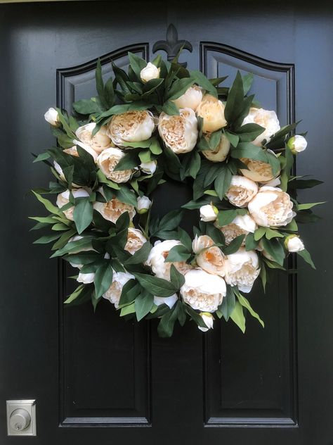 Peony Wreaths, Peony Decor, Wedding Peony, Cream Peony, Wreaths Wedding, Peony Leaves, Peony Colors, Spring Peony, Over The Door Hanger