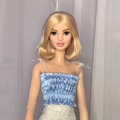 Short Haired Barbie, Cute Barbie Pics, Barbie Doll Astethic, Aesthetic Barbie Doll Clothes, Blonde Hair Barbie, Realistic Barbie, Barbies Pics, Girls Support Girls, Barbie Dress Fashion