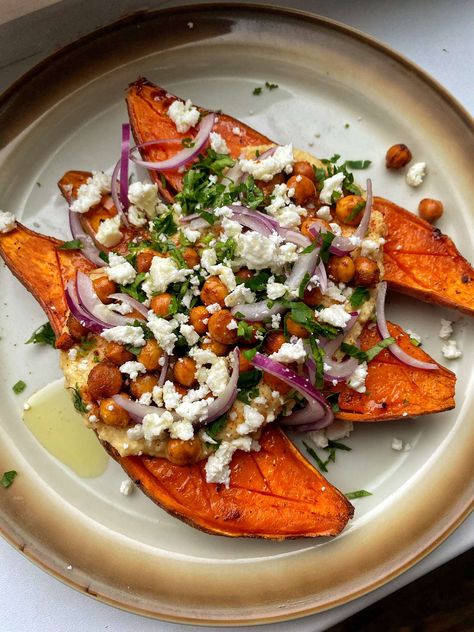 Loaded Roasted Sweet Potato Vegan Sweet Potato Recipes, Sweet Potato Vegetarian, Loaded Baked Sweet Potato, Sweet Potato Snacks, Sweet Potato Toppings, Sweet Potato Dinner, Sweet Potato Recipes Healthy, Mediterranean Diet Food List, Sweet Potato Bowls