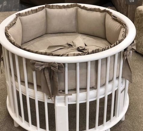 Circle Crib, Round Baby Cribs, Newborn Bed, Newborn Crib, Child Bedroom, Babies Room, Baby Zimmer, Baby Got Back, Unborn Baby