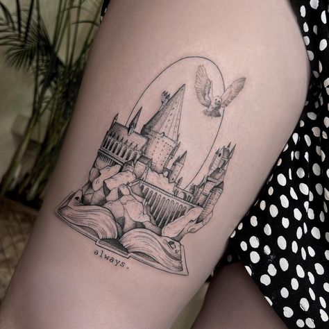 #hogwartstattoo hashtag on Instagram • Photos and videos Hogwarts Castle Tattoo, Tattoo New School, Hogwarts Tattoo, Upper Leg Tattoos, Tattoo Trash, Tattoo Realism, Graphic Tattoo, Tattoo New, Hp Tattoo