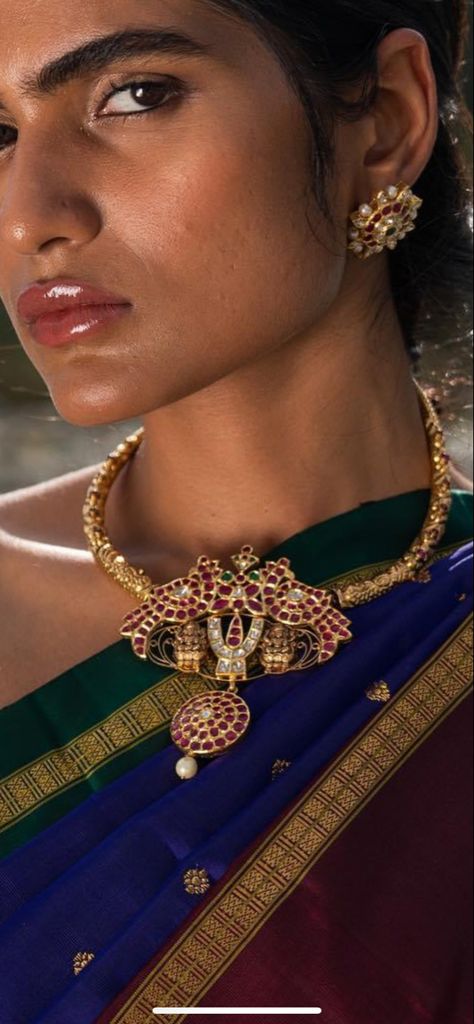 South Indian Gold Choker, Kante Gold Necklaces, Contemporary Bridal Jewellery, Fashion Jewelry Necklaces Gold, 22 Carat Gold Jewellery, Indian Wedding Jewelry Sets, Bride Jewelry Set, Antique Gold Jewelry Indian, Bridal Jewelry Vintage