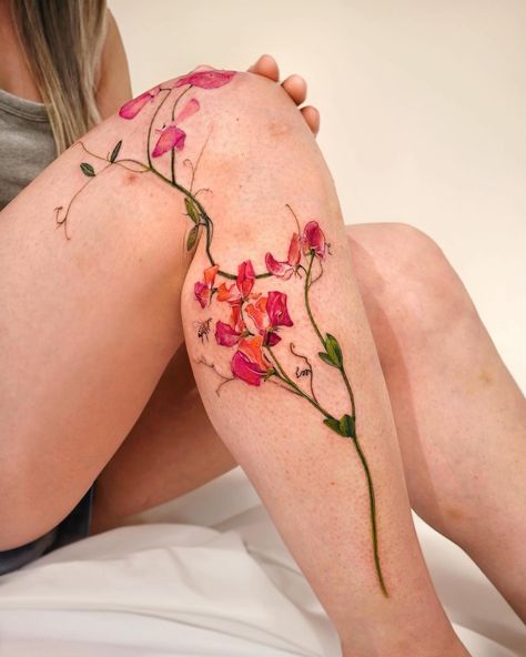 VISM STUDIO | Sweet pea🤍 @song.e_tattoo Done at @vismstudio… | Instagram Sweet Pea Tattoo, April 20, Sweet Pea, Peas, Tattoos, Floral, On Instagram, Instagram