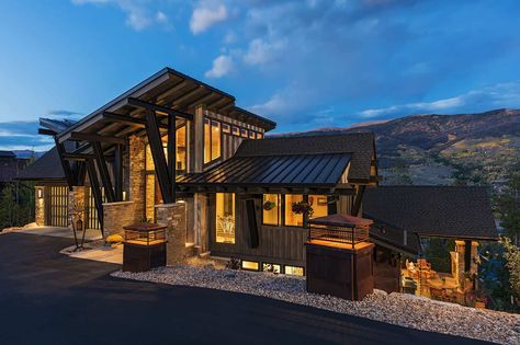 Mountainside retreat showcases breathtaking views of Colorado peaks Beautiful Mountain Homes, Mountainside Retreat, Silverthorne Colorado, Contemporary Mountain Home, Butterfly Roof, Outdoor Gathering Space, Mansion Exterior, Colorado House, Modern Mountain Home