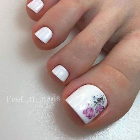 Nail Design Floral, White Toe Nail, Fresh Pedicure, Mickey Nails, Pedicure Designs Toenails, Summer Pedicure, Pedicure Nail Designs, Pedicure Ideas, Gel Toe Nails