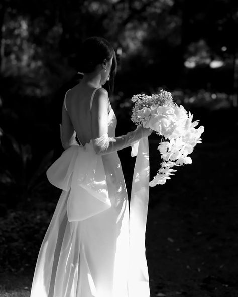 REAL WEDDING // @stefaniebumaweddings outdoing herself with this STUNNING capture of Ella and her bridal gloves. Yep, we're all here for… | Instagram Wedding Dress Black Gloves, Leila Hafzi, Martini Tower, Winery Wedding Photos, Wedding Fits, Wedding Dress Black, Dream Family, Bridal Gloves, Hello May