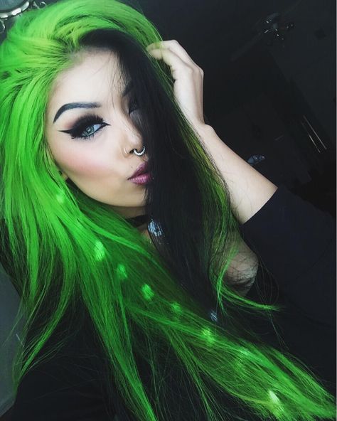 3,415 Likes, 43 Comments - 🕸 GHOST GIRL 🕸 (@dahlia.fox) on Instagram: “💀💚” Black Split Dye Hair, Fox Hair Dye, Arctic Fox Hair Dye, Split Dye, Full Lace Wig Human Hair, Split Dyed Hair, Ghost Girl, Neon Hair, Pretty Hair Color