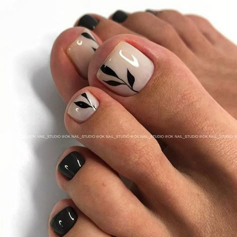 Cute Gel Toe Nail Ideas, Cool Toe Nail Designs, Feet Nails Designs, Black Toe Nails Ideas, August Pedicure Ideas, Summer Toe Nails 2024 Trends, Toe Gel Polish, Toe Nail Inspo Summer, Champagne Pedicure