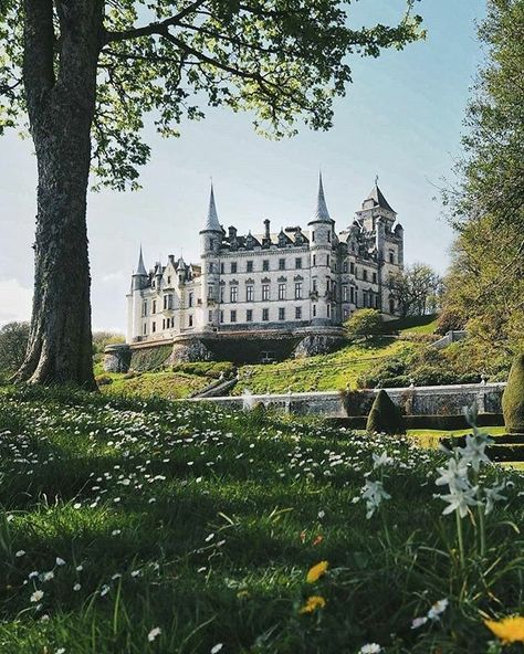 This Pin was discovered by Georgia Tempest. Discover (and save!) your own Pins on Pinterest. Dunrobin Castle, Old Castle, Castle Aesthetic, Castles In Scotland, Scottish Castles, Chateau France, Fairytale Castle, Beautiful Castles, Fantasy Aesthetic