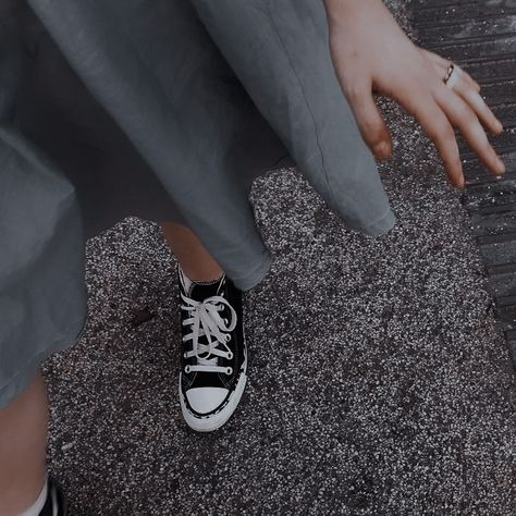 Willow Park Aesthetic, Willow Aesthetic, Park Aesthetic, Willow Park, Light Writing, The Owl House, Aesthetic Images, Chuck Taylor Sneakers, Vans Authentic Sneaker