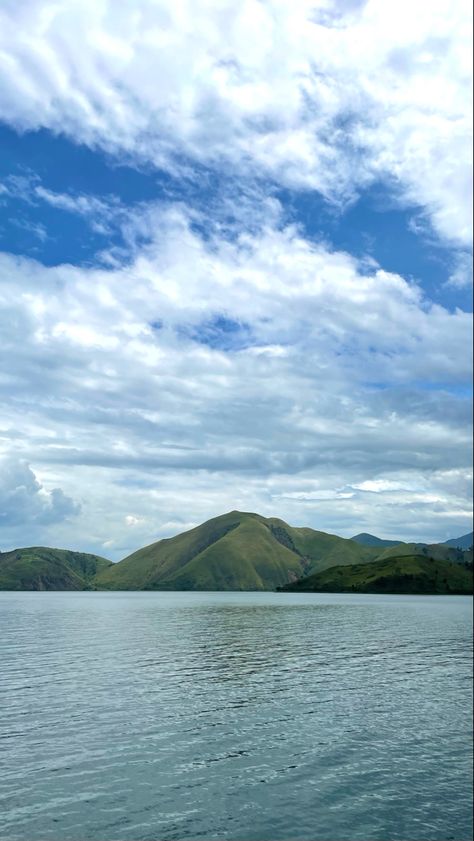 Danau Toba Aesthetic, Danau Aesthetic, Beach Signs, Beautiful Nature Pictures, Travel Aesthetic, Nature Pictures, Beautiful Nature, Art Inspo, Vietnam