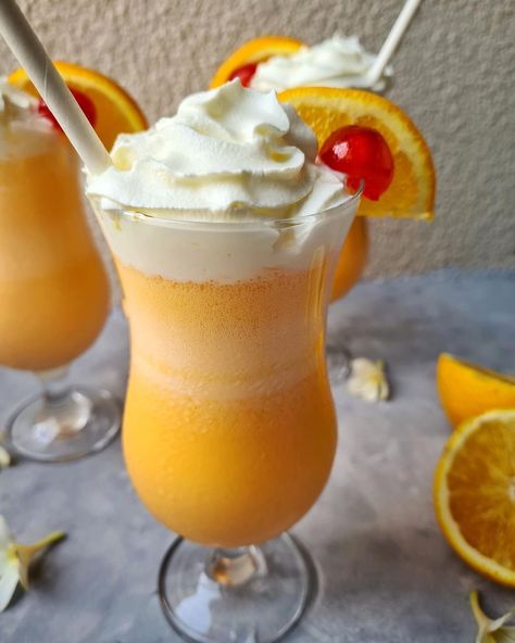 Aneesa- Food & Travel Stories on Instagram: “Orange creamsicle shake. .This is a very fun summery drink. When you hear the combination some might think it is bizarre but trust me it is…” Orange Creamsicle Aesthetic, Creamsicle Aesthetic, Orange Creamsicle Shake, Orange Milkshake, Orange Cream Soda, Creamsicle Drink, Creamsicle Milkshake, Orange Dessert, Orange Drink