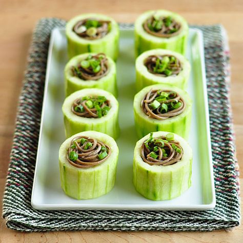 Chilled Soba in Cucumber Cups Party Questions, Dairy Free Appetizers, Cucumber Cups, Gluten Free Sandwiches, Healthy Finger Foods, Party Dishes, Party Appetizers, Dinner Appetizers, Favorite Appetizers