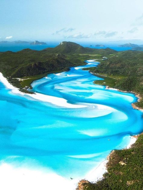 Arguably some of the finest sand in the world. Rumour has it that some of the sand from this world-famous location was used in the Hubble Telescope used by NASA... #australia #whitehaven #whitsundays Whitehaven Beach Australia, White Heaven, Quotes About Nature, Whitehaven Beach, Last Day Of The Year, Wallpapers Nature, Travel To Australia, Hamilton Island, Australian Beach