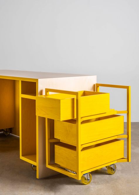 Sabine Marcelis designs Candy Cubicle desk with bright yellow interior Laminate Furniture Design, Desk On Casters, Interior Design Workspace, Furniture Detailing, Sabine Marcelis, Yellow Desk, Portable Workbench, Mobile Workstation, Modular Desk