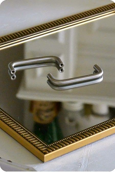 Mirror Tray Diy, Diy Mirror Tray, Repurpose Mirror, Coolest Crafts, Diy Mirrors, Mirrored Serving Tray, Diy Vanity Mirror, Mirrored Vanity, Mirrored Tray