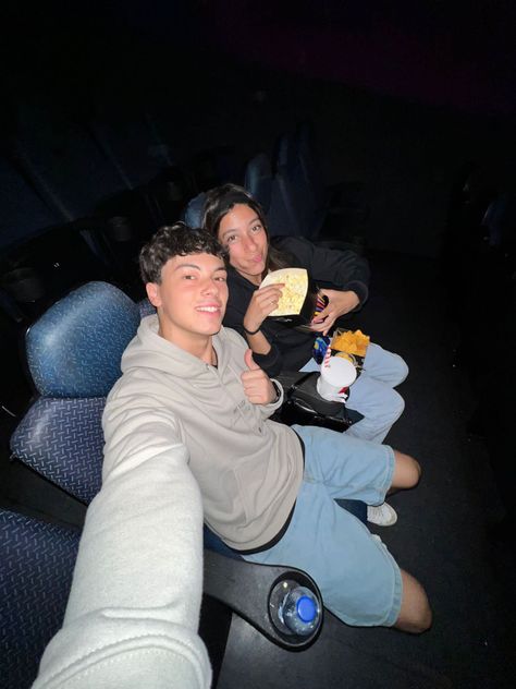 Cinema Movie Theatre Couple Pics, Cinema Couple Aesthetic, Couple At The Movies, Movie Theater Couple Pictures, Cinema With Boyfriend, Cinema Photo Ideas, Movie Theatre Aesthetic, Cinema Couple, Couples Movie Night