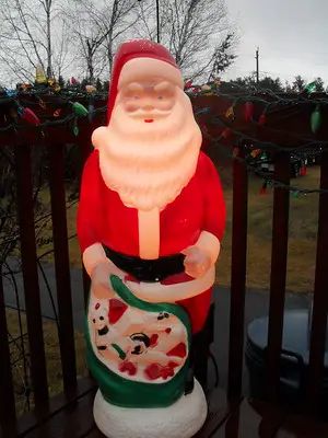 Can You Use Acrylic Paint on Blow Molds? - Blended Canvas How To Repaint Blow Molds, Outdoor Santa, Spray Paint Plastic, Blow Molds, Christmas Yard Decorations, Yard Decorations, Painting Plastic, Christmas Decorations Diy Outdoor, Paint Can