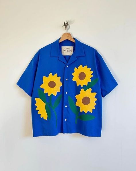 Desain Merek, Blue Sunflower, Trendy Boy Outfits, Brittany France, Trendy Shirt Designs, Sunflower Shirt, Shirt Design Inspiration, Street Fashion Men Streetwear, Street Style Outfits Men