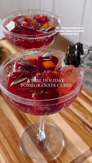 Nicole Keshishian Modic | KALEJUNKIE® on Instagram: "Follow @kalejunkie for more! My VIRAL POMEGRANATE HOLIDAY CUBES are back and better this year, and this is the easiest thing you can make for all of your holiday festivities! 🦃🎄🎅🏼 Your drinks won’t get watery, thanks to the pomegranate juice instead of water, they color is simply gorgeous and the drinks taste AMAZING! ⁣ ⁣ Recipe here below OR comment ‘recipe’ and I will DM it to you - this is a fantastic option if you love printing and pinning recipes to Pinterest, etc!⁣ ⁣ 3/4 cup fresh cranberries⁣ 1 orange, chopped⁣ 3 sprigs fresh rosemary⁣ 1 1/2 cups pomegranate juice (I love @pomwonderful)⁣ ⁣ Prosecco/champagne OR ginger ale/club soda for a non-alcoholic option!⁣ ⁣ #pomegranate #holidayrecipes #icecubetrayhacks #icecubetrays #ice Pomegranate Mimosa, Ice Cube Tray Recipes, Juice Ice Cubes, Pomegranate Salad, Christmas Food Desserts, Winter Drinks, Club Soda, Pomegranate Juice, Fresh Cranberries