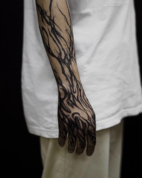 Hand Coverup Tattoos For Women, Symbiote Tattoo, Full Hand Tattoo Men, Leg Sleeve Tattoos, Leg Tattoo Ideas, Full Hand Tattoo, Abstract Tattoo Ideas, Half Sleeve Tattoos Forearm, Abstract Tattoos