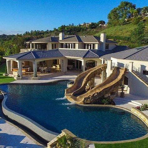 Luxury Swimming Pools, Mediterranean Style Home, Dream Mansion, Mega Mansions, Amazing Places On Earth, Dream Pools, Bmw I8, Mansions Luxury, Swimming Pool Designs