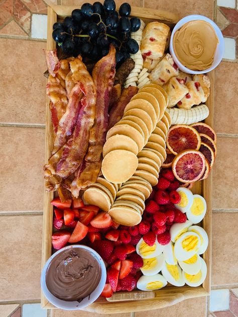 Pancake Tray, Pancake Charcuterie Board, Pancake Board, Waffle Ice Cream Sandwich, Breakfast Charcuterie, Breakfast Meeting, Breakfast Board, Breakfast Platter, Charcuterie Inspiration