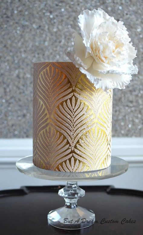 Gold leaf cake with harvest stencil and sugar peony. Pastel Art Deco, Leaf Cake, Gold Leaf Cakes, Art Deco Cake, Torte Cupcake, Cake Stencil, Gold Cake, Gold Wedding Cake, Caking It Up