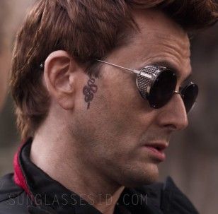 David Tennant wears Valentino VA2003 sunglasses in Good Omens. Crowley Tattoo, Crowley Snake, Good Omens Tattoo, Cactus Tattoo, Celebrity Sunglasses, Arte Nerd, Realistic Temporary Tattoos, Good Omens Book, Michael Sheen