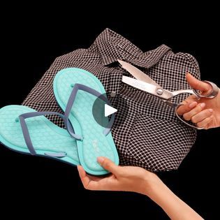 Slippers From Flip Flops, Sew Slippers, How To Make Slippers, Diy Slippers, Flip Flops, Slippers, Dye, Couture, Sewing