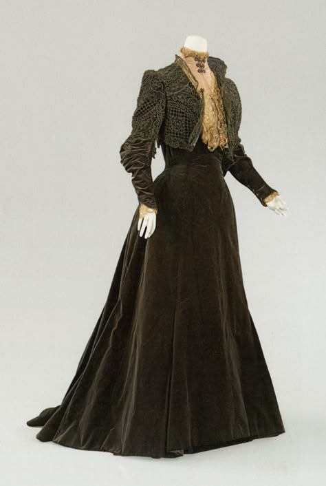 Worth Afternoon Dress 1889 - Named for ALexandra Princess of Wales the princess line intro by Worth #exquisite #grace #velvet 1880s Dress, 1880 Dress, 1890 Fashion, Charles Frederick Worth, Vintage Attire, Victorian Era Fashion, 1890s Fashion, Bustle Dress, Victorian Costume