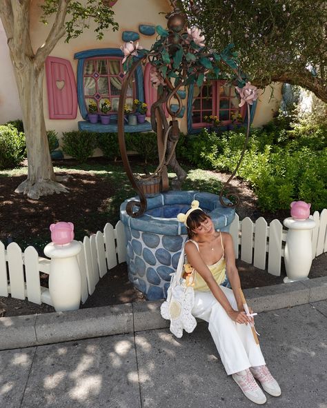 disneyland on digital 🍯🧸🎀 lately obsessed with all the winnie the pooh merch 🥹 paired perfectly with the bow jeans from @edikted and the meadow top from @rumored_ 💛 all photos taken with sony rx100 vii #disneylandcalifornia #winniethepooh #disneystyle #digitalcamera #disneygram Disneyland Family Pictures Ideas, Halloween Disney Fits, Disneyland Aesthetic Instagram, Disney Graduation Photos, Cute Disney Photos, Disneyworld Aesthetic Pics, Disney World Aesthetic Pictures, Winnie The Pooh Disney Outfits, Disneyland Poses Ideas