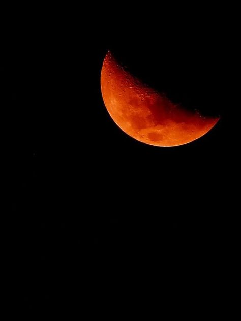 The Color Orange, Lunar Magic, Bags Business, Orange Moon, Shoot The Moon, Orange You Glad, Moon Photography, Orange Aesthetic, Orange Wallpaper