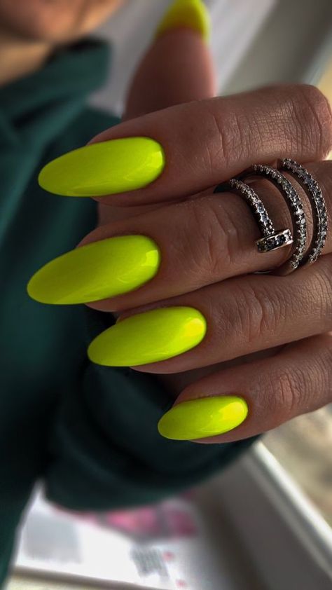 Nails Color Spring 2024 80 Ideas: A Palette of Personality Neon Green Nails, Chic Nail Designs, Nails Dark, Retro Nails, Toe Nail Color, Nail Color Trends, Skin Gel, Fall Manicure, Colors For Dark Skin