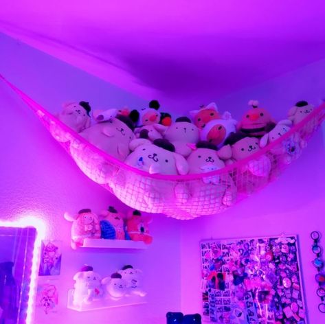 Plushy Collection Display, Plushie Hammock Aesthetic, Plushy Organization, Plushie Net Aesthetic, Plushie Storage Ideas Adult, Plush Organization Ideas, Squishmallow Storage Ideas, Plushies Storage, Plush Toy Storage Ideas